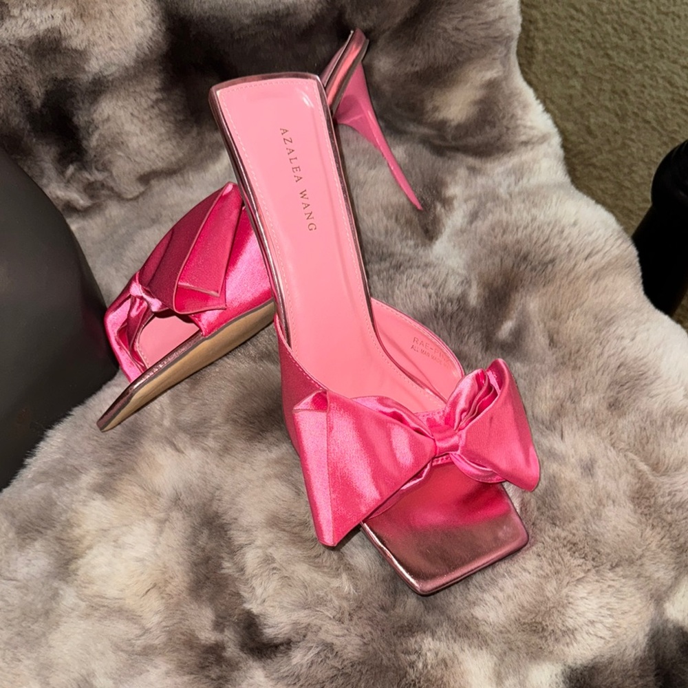 Chic Pink Satin Bow Heels